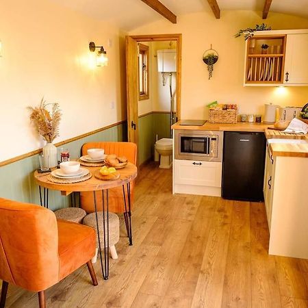 Lintmill Lodges - Heather Shepherds Hut Sorn Bagian luar foto