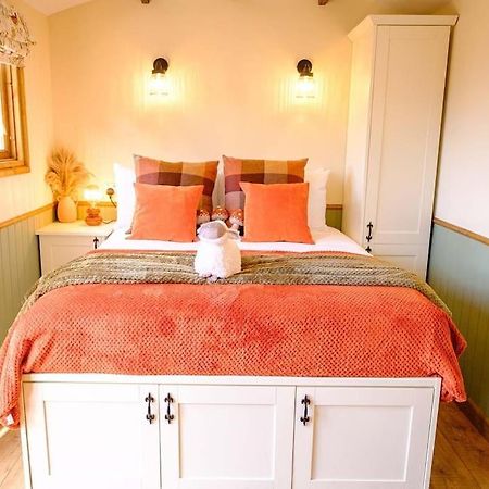 Lintmill Lodges - Heather Shepherds Hut Sorn Bagian luar foto